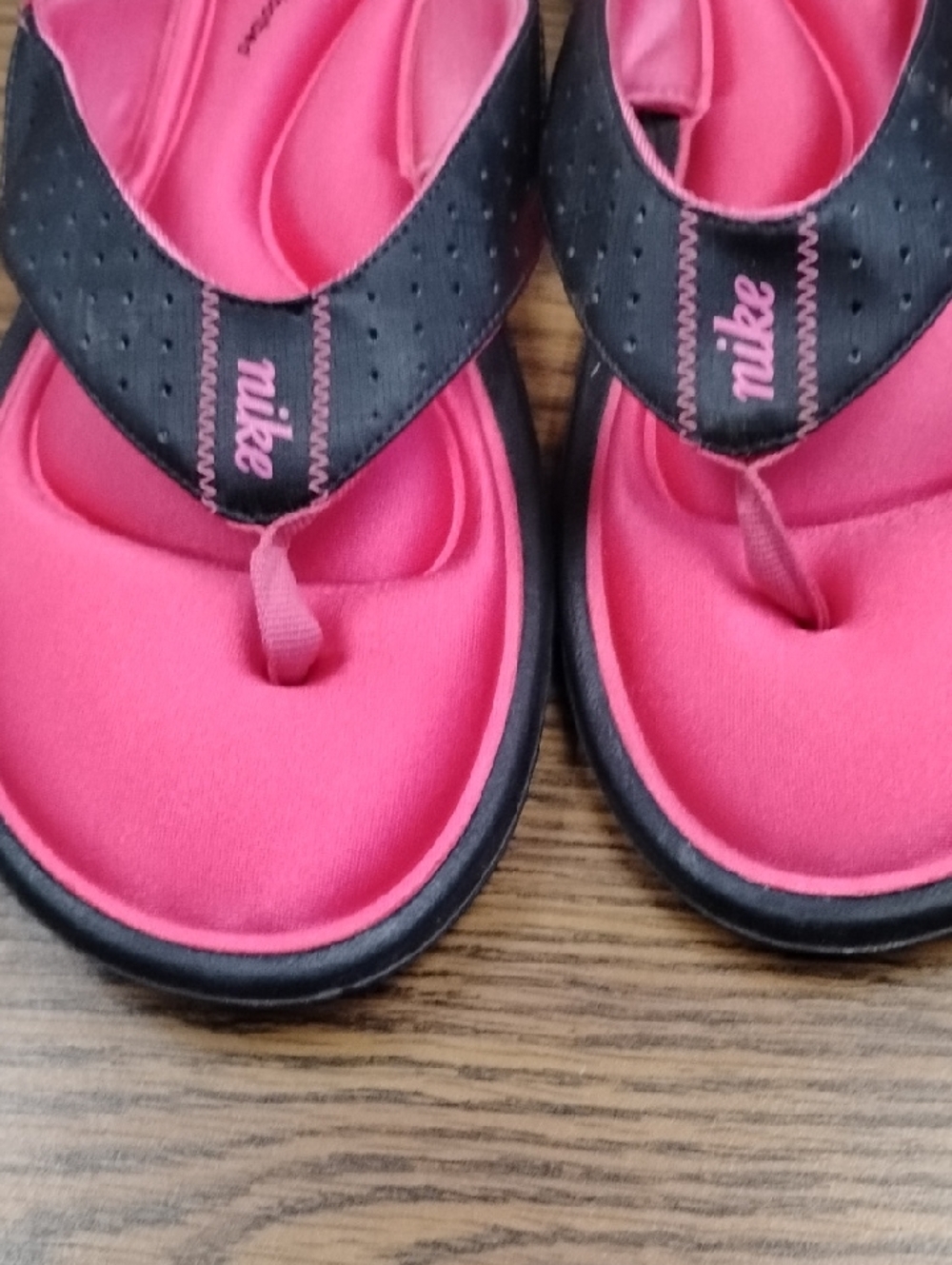Nike Hot Pink and Black Women's Comfort Footbed Flip Flops, Size 12 - Picture 7 of 9